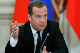 Медведєв прокоментував "різдвяне перемир'я": "Україна проти", а Бербок – "малограмотна баба"  