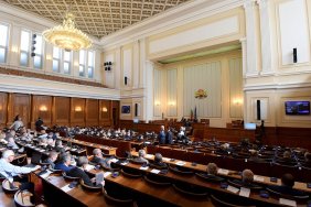 Президент Болгарії розпустив парламент та призначив технічний кабінет