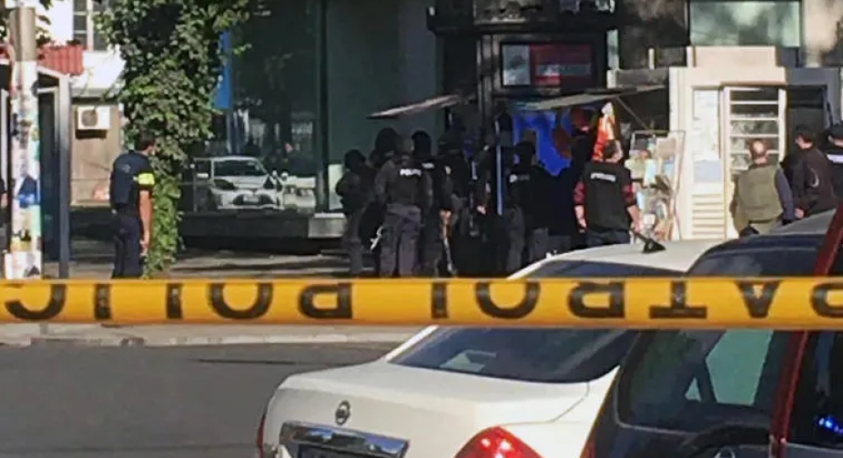 An attacker was caught in Georgia who took hostages in a bank 2 years ago and demanded $500,000