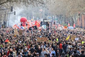 У Франції понад мільйон людей протестували через пенсійну реформу, дійшло до зіткнень