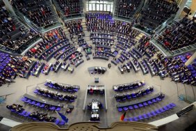 Бундестаг відкинув ініціативу лівих щодо "дипломатії замість танків" для України