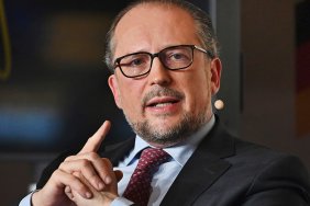 Глава МЗС Австрії вважає небезпечними ідеї змусити Україну поступитися Росії територією