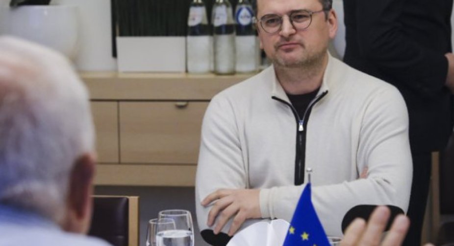 Кулеба розпочав візит до ЄС переговорами з Боррелем щодо прискорення з боєприпасами для України