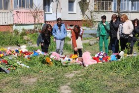Посол Франції відвідав місце трагедії в Умані, де російська ракета вбила 23 чоловіки