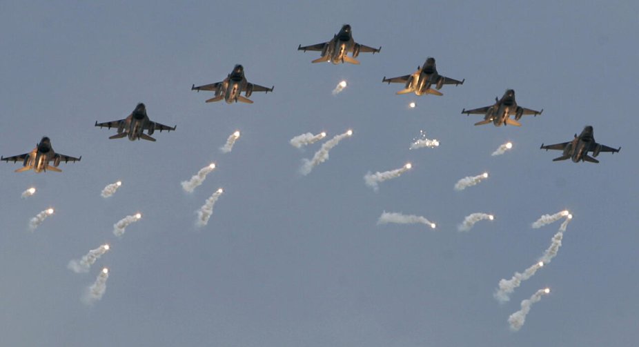 Декілька країн, зокрема Польща, почали тренувати українців на F-16 – Борель