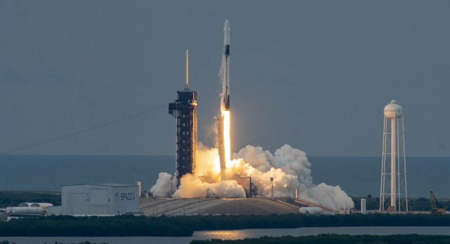 SpaceX launched a new batch of satellites into orbit
