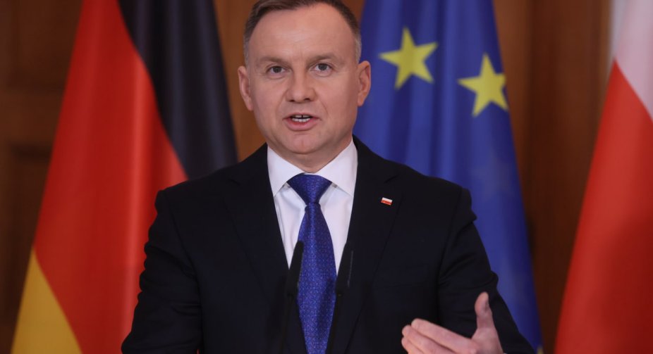 Дуда: путін ще не програв війну, не варто сміятися з танків 1960-х років