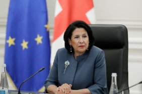 Президент Грузії пропонує одягти на Саакашвілі електронний браслет
