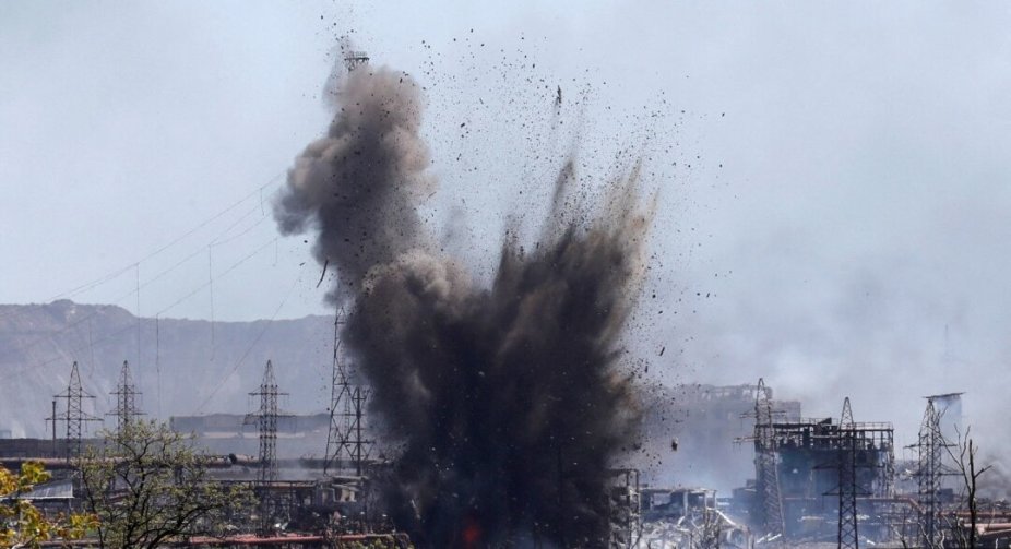 There was a strong explosion near "Azovstal", in Mariupol anti-aircraft defense was activated