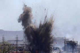 Біля "Азовсталі" стався сильний вибух, в Маріуполі запрацювала ППО