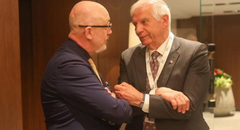 Резніков зустрівся з головним дипломатом ЄС у Сінгапурі