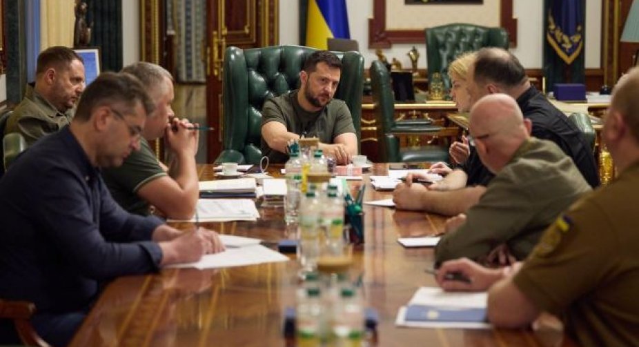 Зеленський провів нараду напередодні засідання Ради Україна-НАТО