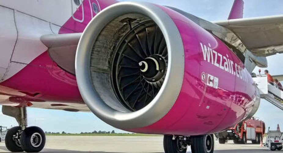 Wizz Air зняла з рейсу українського ветерана з протезом. У МЗС відреагували