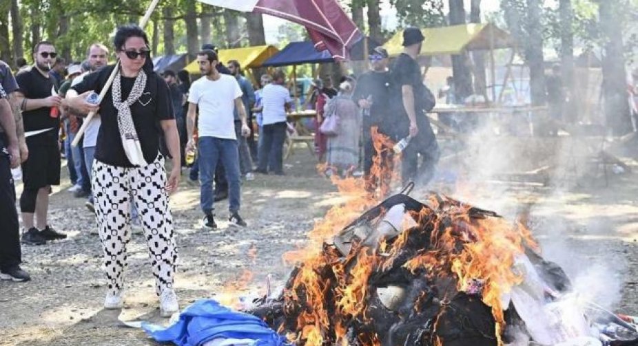 В Грузії скандал через напад на ЛГБТ-фестиваль поліція не діяла