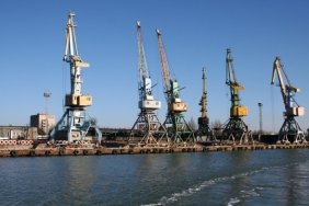 У Бердянськ знову зайшли човни для вивезення краденого зерна, - відео