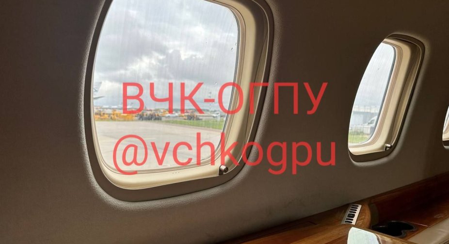В мережі показали відео з салону літака Пригожина, зняте до вильоту, - відео