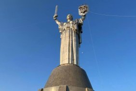 Український тризуб вже встановлений на монументі "Батьківщина-мати" у Києві