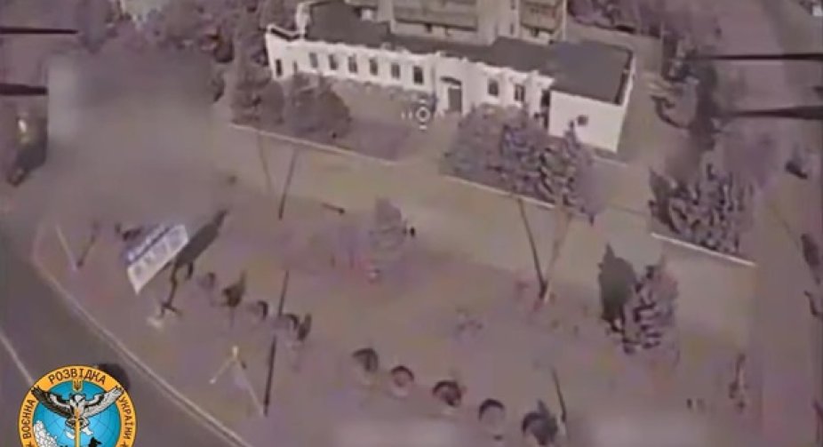 ГУР МО показали відео удару по казармі "кадирівців" в Енергодарі