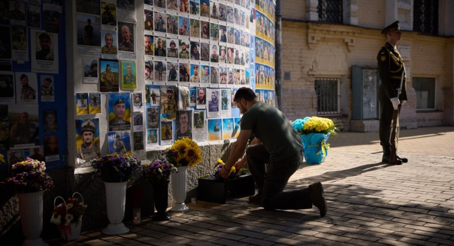 President Zelensky honored the memory of fallen Ukrainian soldiers
