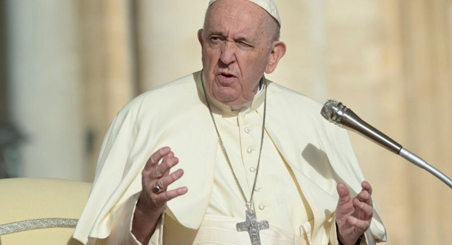 Pope's "peaceful" envoy goes to China
