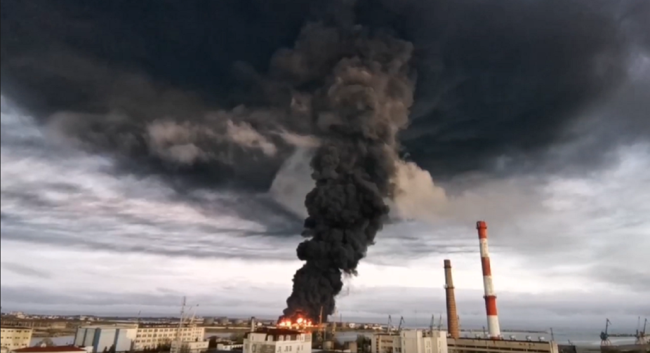 Explosions in Sevastopol: Smoke over the bay raises concerns