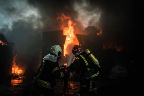 Сильна пожежа в Києві в районі Бортничої