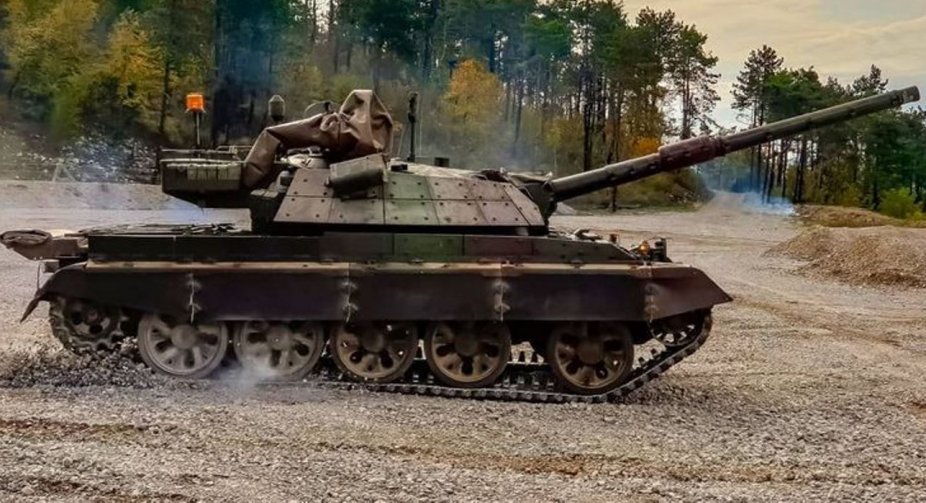 Slovenia's Defense Minister hands over equipment to Ukraine to form an armored brigade