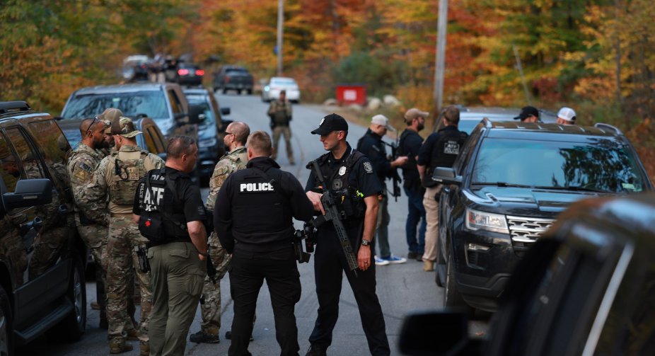 A day after the shooting in Maine, USA: the shooter has not been caught yet