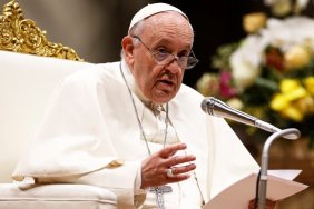 Pope Francis meets with relatives of hostages and condemns conflict in Gaza as "terrorism"
