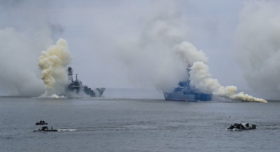 Росія тримає два кораблі з "Калібрами" у Чорному морі, - ВМС України