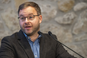Hungary will block Ukraine's EU accession talks over language law