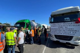 Близько 2900 вантажівок стоять на кордоні через блокаду польських перевізників