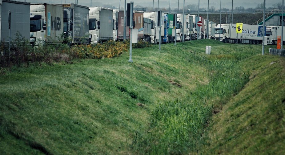 Учасники страйку на польському кордоні не пропускають гумдопомогу і пальне в Україну