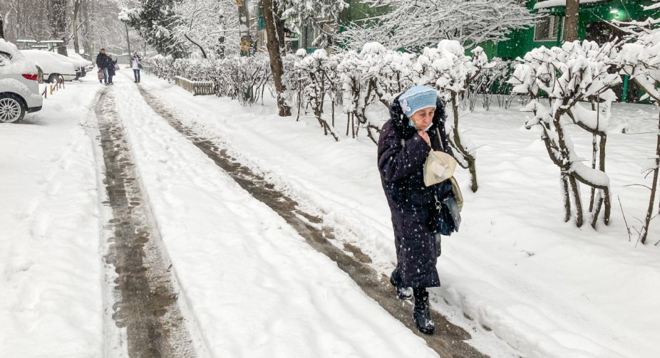 Снігопад та ожеледиця: Обмеження руху на двох трасах на Одещині (ОНОВЛЕНО)