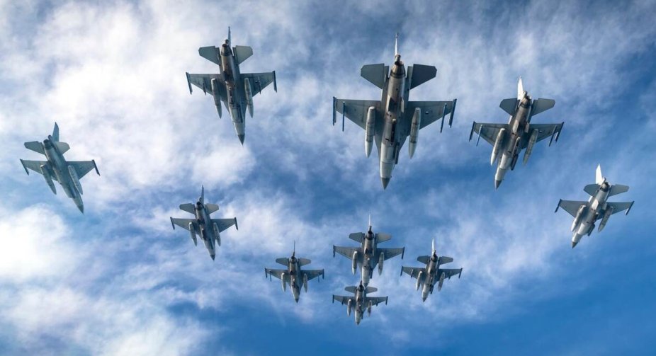 Відкриття центру навчання пілотів на F-16 у Румунії: представлені відео показових польотів