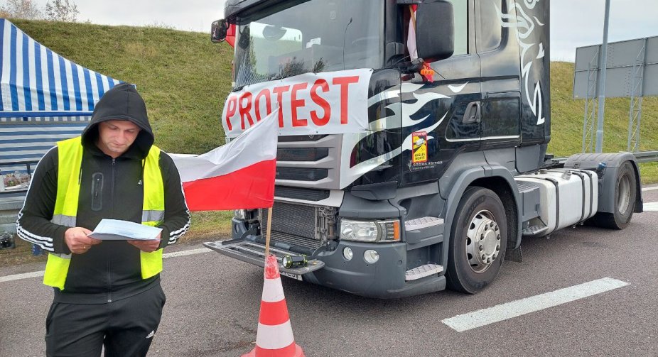 Polish carriers threaten to block another checkpoint on the border with Ukraine
