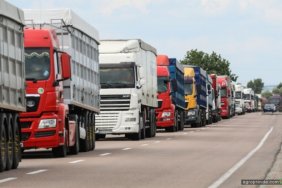 Рух вантажівок знову ускладнився: поляки блокують новий кордонний пункт пропуску