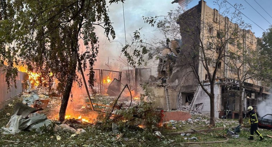  Ракетна атака на Київщині: 18 будинків та підприємство пошкоджено