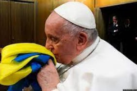 Pope asks for peace for Ukraine in his Christmas message
