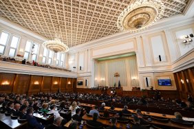 Болгарський парламент подолав президентське вето та схвалив постачання бронетранспортерів в Україну