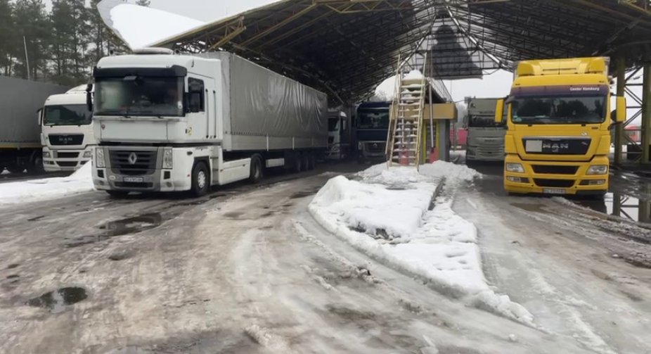 Польща блокує три пункти пропуску, там в черзі понад 3400 вантажівок, - ДПСУ