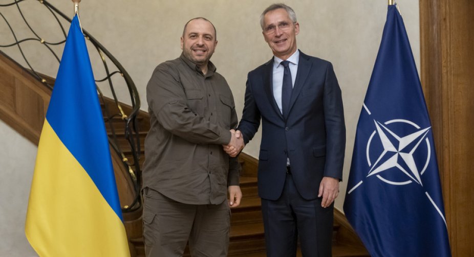  НАТО обіцяє Україні незменну підтримку в умовах зимових боїв: переговори Умєрова та Столтенберга 