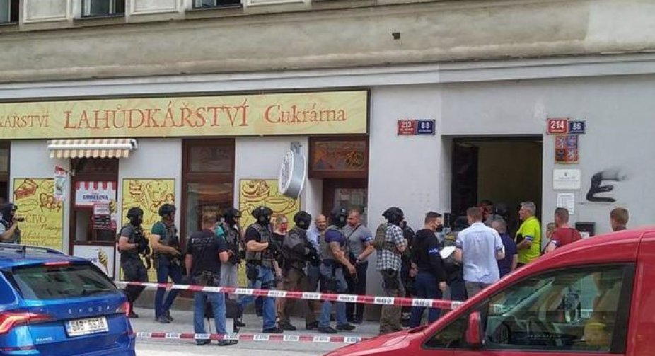 Стрілянина в центрі Праги: є жертви та поранені 