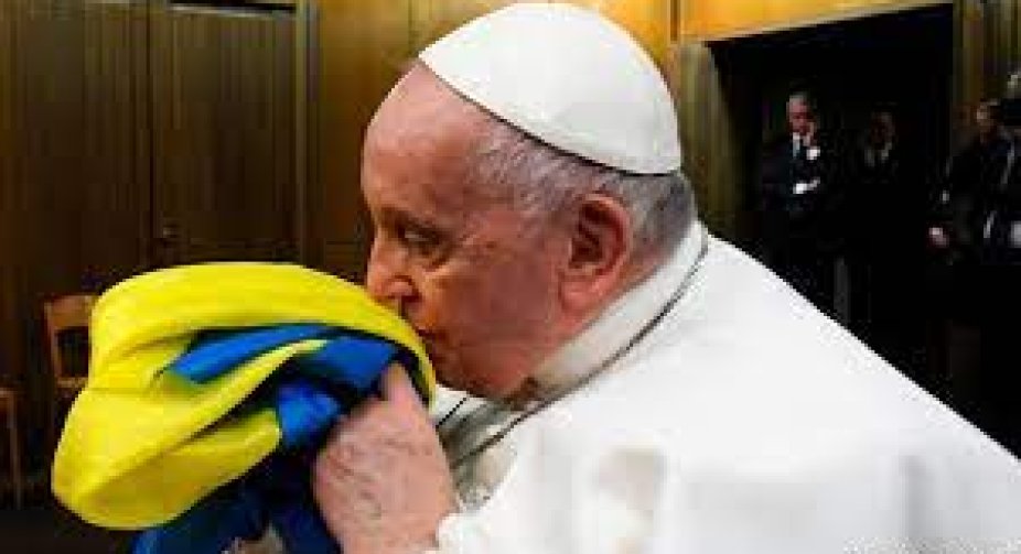 Pope asks for peace for Ukraine in his Christmas message