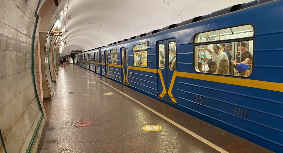 Шість станцій синьої гілки метро в Києві закриють на півроку