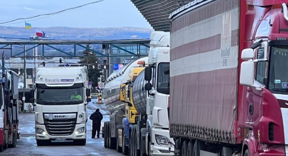 На кордонах з Польщею стоїть понад 3300 вантажівок, Держприкордонслужба надає інформацію
