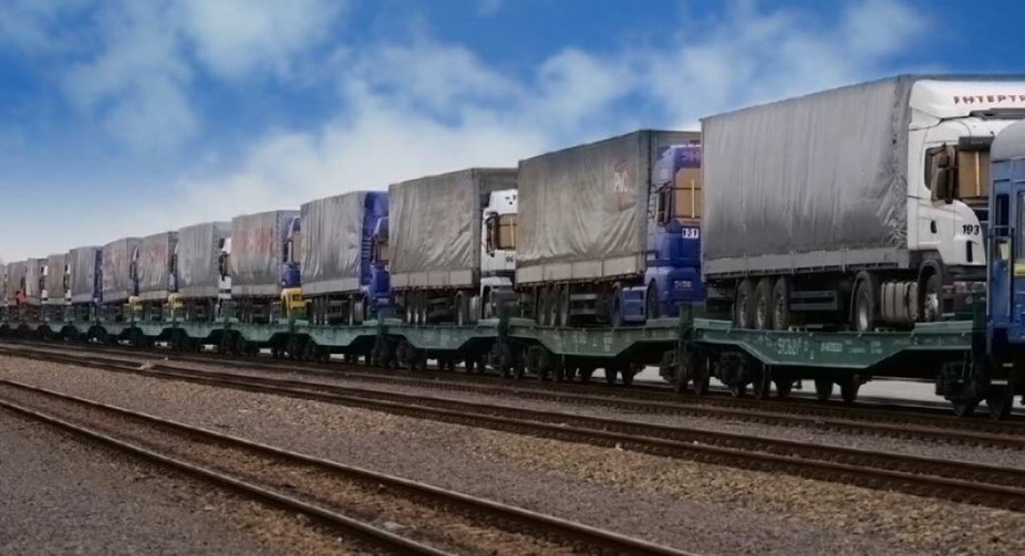 Ukrzaliznytsia sent the first batch of trucks to Poland by rail