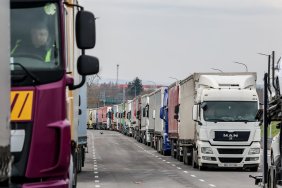 ДПСУ: Близько 2 тисяч вантажівок стоять у черзі на кордоні з Польщею