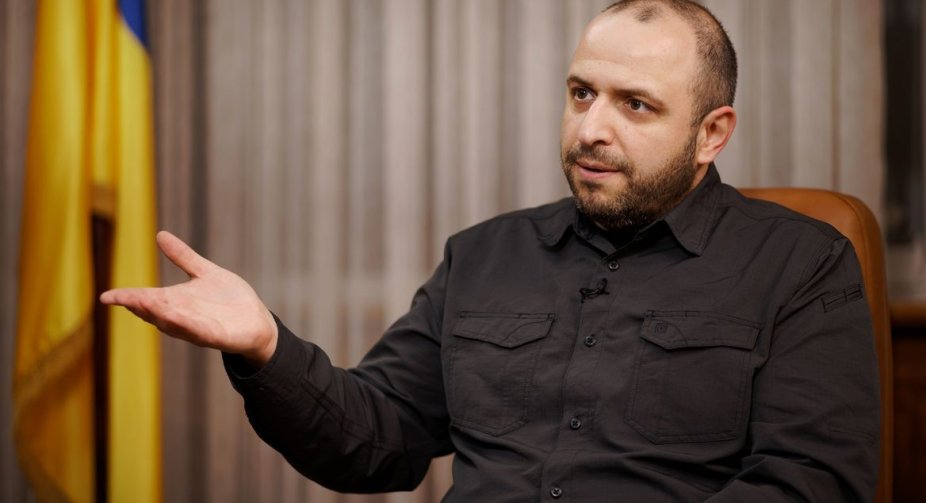 Умєров пояснив свої слова про чоловіків призовного віку, які виїхали за кордон