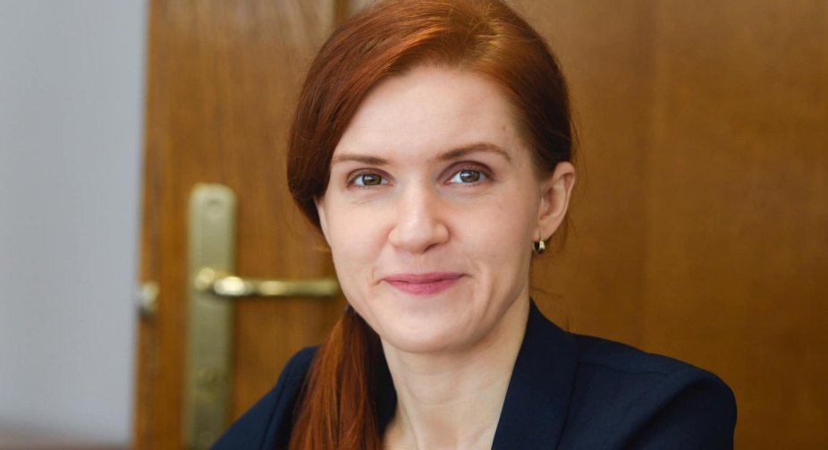 Нардеп Безугла закликала відправити всіх волонтерів, включно з жінками, на фронт